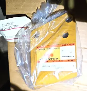 6151-61-3550 Komatsu Bracket Onan 186-1490