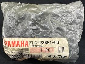 Yamaha 7lg-22891-00-00 New Insulator Mounting Genuine Oem Replacement Part